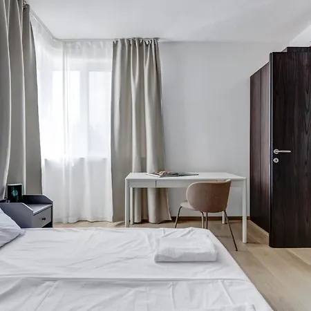 Modern 1bdmapartment Near Shopping Mall & Metro