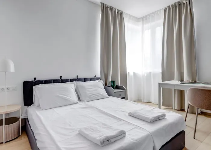 Modern 1bdmapartment Near Shopping Mall & Metro アパート *