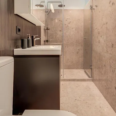 Modern 1bdmapartment Near Shopping Mall & Metro 아파트 *