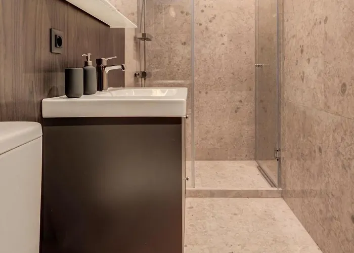 Modern 1bdmapartment Near Shopping Mall & Metro Lejlighed *