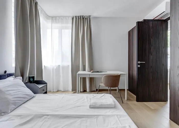 Modern 1bdmapartment Near Shopping Mall & Metro